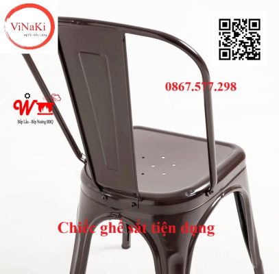 Chiếc ghế sắt tiện dụng